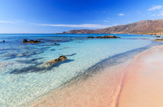 Toalla y sombrilla en sus playas paradisíacas