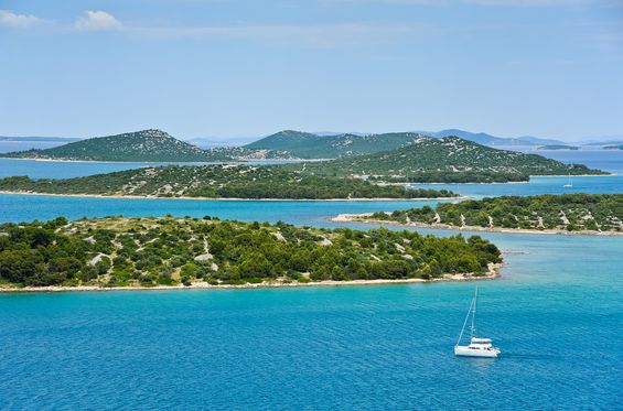 Dar un paseo en barco para descubrir el litoral de Croacia