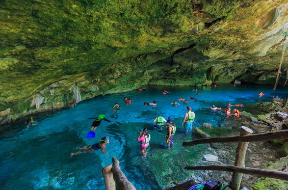 Bucear en un cenote