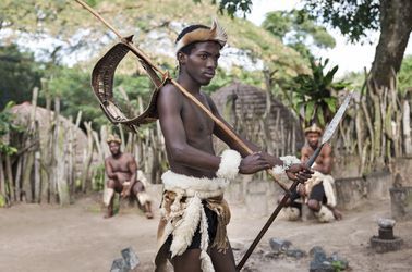 Un zoulou dans le village de Khula Zulu
