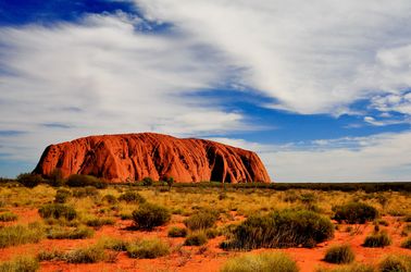 L'immense rocher Uluru ou Ayers Rock