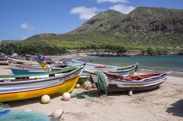 Bateaux de pêche sur l'île de Santiago