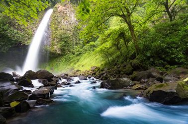 La superbe cascade Fortuna, haute de près de 70 m