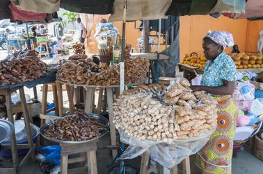 Noix de cajou au marché d'Abidjan